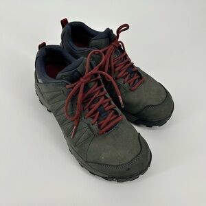 Women’s Oboz Sypes Low Leather Hiking Shoes Green with Red Accents size 9